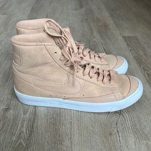 Nike women’s blazer mid premium vachetta tan